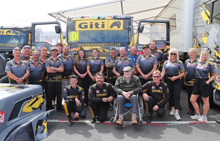 Oliver Pat Racing Team Oliver Racing | H L Smith